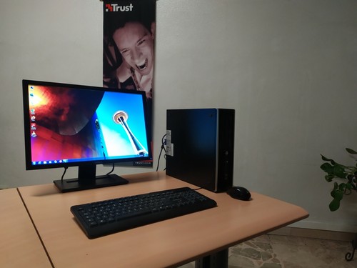 Postazione completa con - postazione,