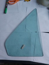 Fixed rear deflector glass