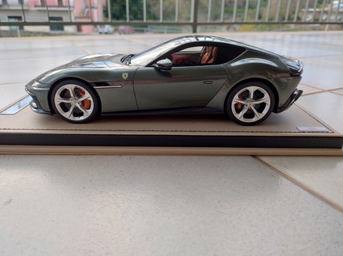 Ferrari 12cilindri no - 1/18,