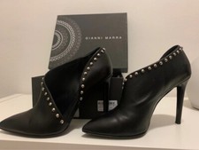 Décolleté aperte a lato con borchie Gianni Marra