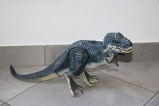 Vastatosaurus Rex Roaring