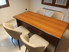 tavolo da cucina con sedie