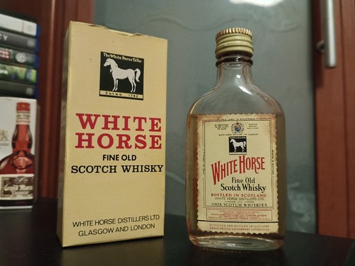 White horse blended scotch - white,
