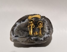 Presepe Natività In Metallo Color Oro Dentro Bellissimo Geode Con Stella Cometa