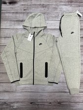 NEW Nike Sportswear Tech
