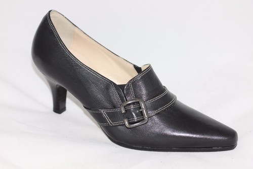 Scarpa decoltè accollata