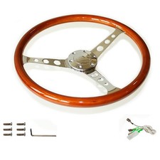 Vecchia auto volante in legno