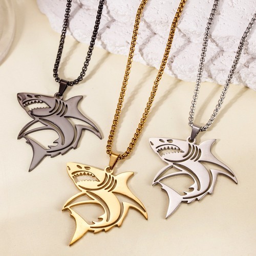 Collana con ciondolo squalo