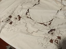 bella tovaglia ricamata