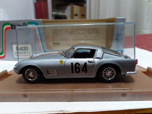 Model box ferrari - 1:43,