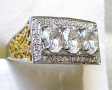 Anello realizzato con zirconi