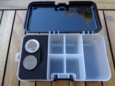 Garrett Keepers Find Box , scatola per reperti + n.2 monete recenti omaggio