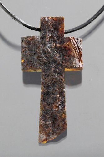 Amuleto ciondolo croce grezza