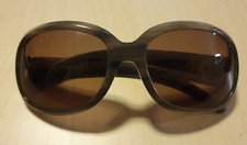 Occhiale Da Sole Da Donna GUESS Acetato Grigio Striato. Usato buone condizioni.
