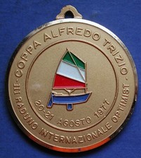 MEDAGLIA COPPA TRIZIO 1977 BARI CIRCOLO VELA C.O.N.I. RADUNO OPTIMIST F.I.V.  #2
