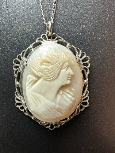 Collana con ciondolo cammeo - , in