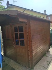Vendo casetta in legno per attrezzi da giardino.in buone condizioni.dimensioni: