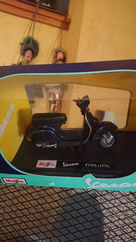 Die cast maisto vespa p150x - die,