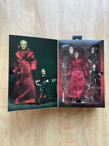 Saw figure jigsaw red robe - saw,