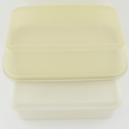 Tupperware cheese container - 2x,