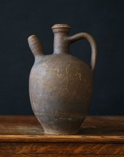 Antico vaso primitivo in