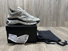 Sneakers Chanel con logo CC ad