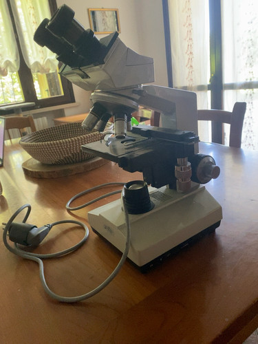 Microscopio biologico