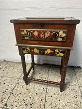 Comò contadino dipinto a mano