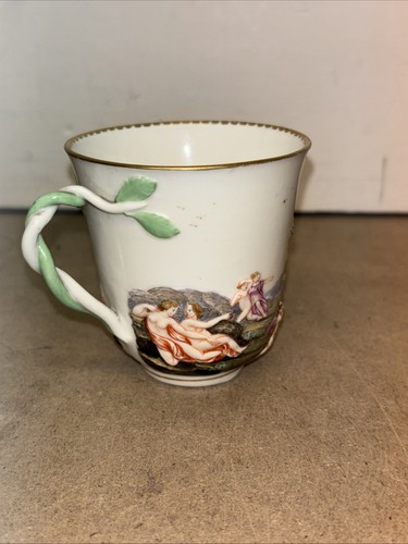 Antica statuina tazza armadio