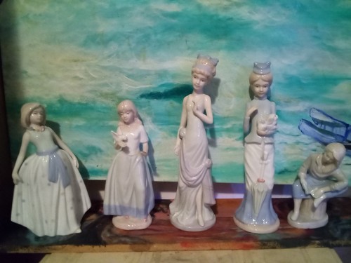 Porcelain figurines ladies lot - porcelain,