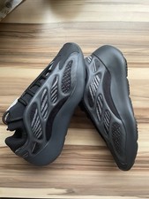 Adidas Yeezy Boost 700 V3