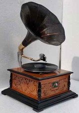 Antique Gramophone Phonograph