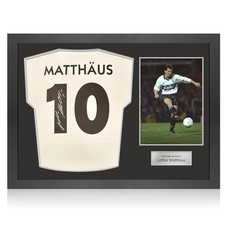 Maglia da trasferta dell'Inter autografata da Lothar Matthäus. Cornice Icon