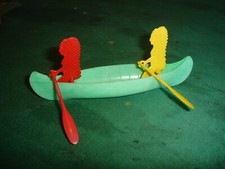 canoa in plastica rigida , lunghezza cm. 10 circa. soldatini 