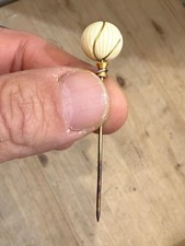 Spillone da cravatta dei primissimi del '900 in argento dorato e bachelite