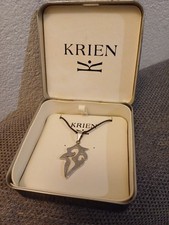 Krien - Ciondolo uomo d'acciaio con laccio di caucciù nuovo