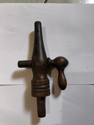Antico rubinetto per