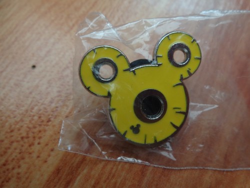 Disney 2012 pins - 2012, trading