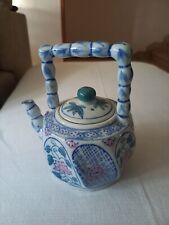 Teiera in ceramica decorata a mano