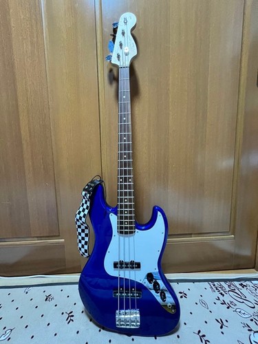 Squier fender jazz bass - by,