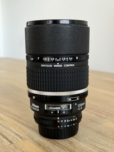 Nikon nikkor 135mm - dc, f/2