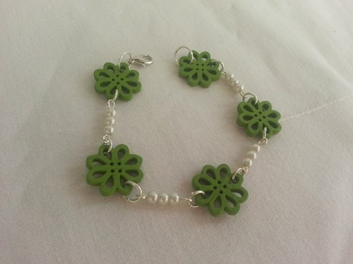 Bracciale fiori legno verde - in,