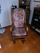 SEDIA A DONDOLO IN LEGNO  COLORE MARRONE IN OTTIME CONDIZIONI