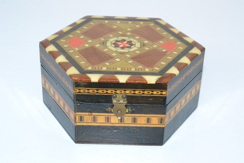 Vecchia scatola legno - in,