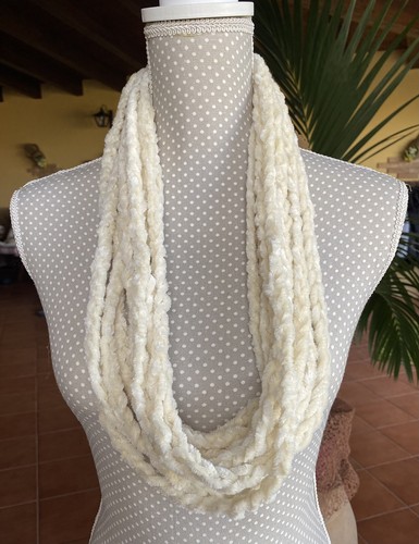 Collana ciniglia fatta a - in,