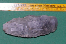 Nucleo ascia età della pietra - ascia,