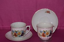 Coppia tazze con piatti tè o