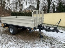 Rimorchio ribaltabile su tre