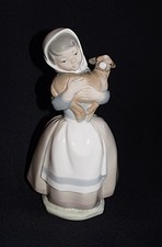 STATUINA IN PORCELLANA NAO BY