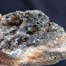 SC19-19 QUARZO "Beta" grigio azzurro e verde mela + cristalli barirosi (Italia